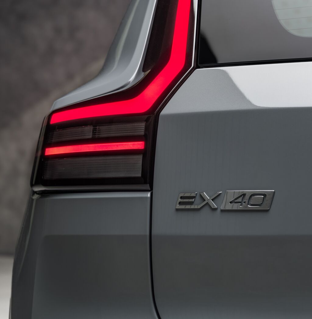 Volvo EX40 takavalo