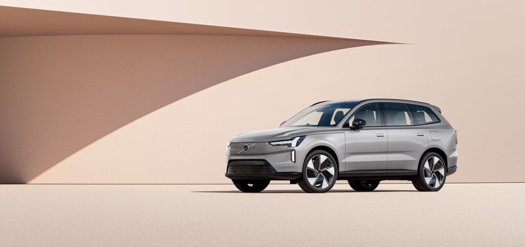 Volvo EX90 edestä