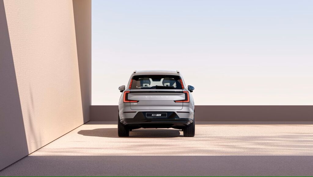 Volvo EX90 takaa