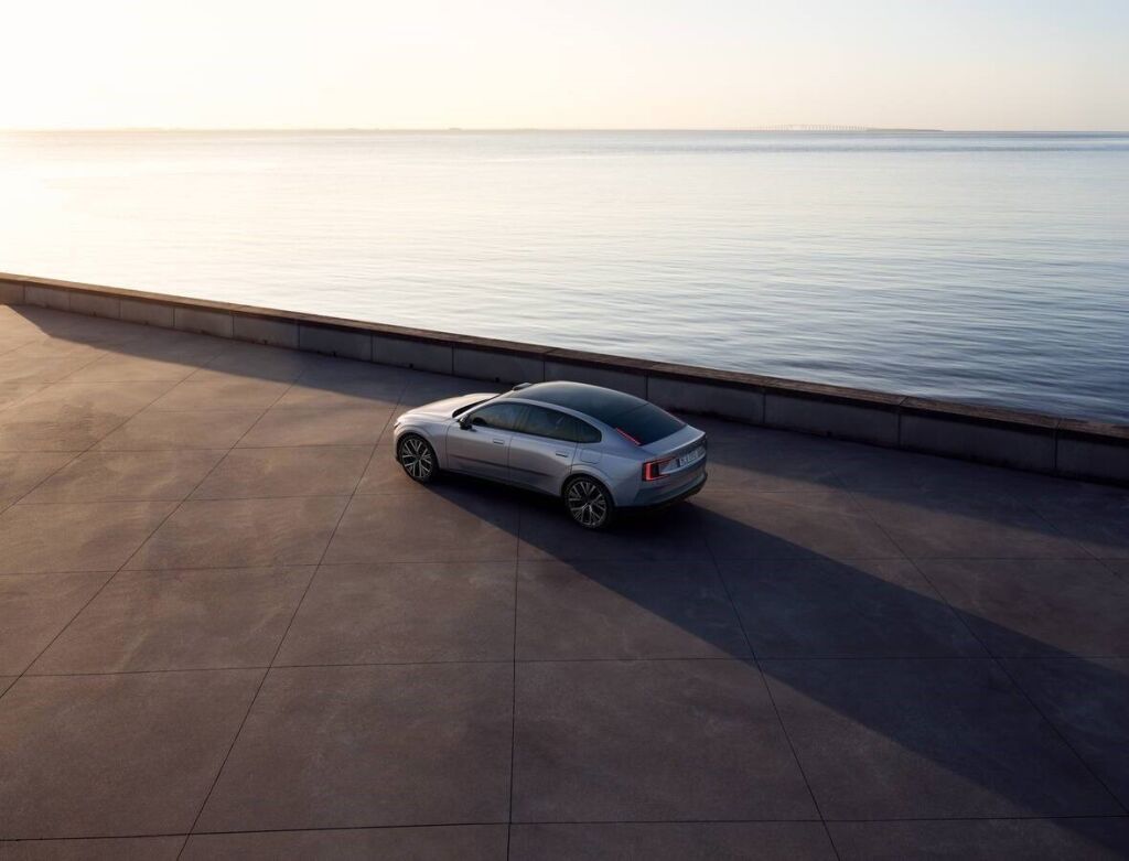 Uusi Volvo ES90: suuri sähköauto pienellä hiilijalanjäljellä