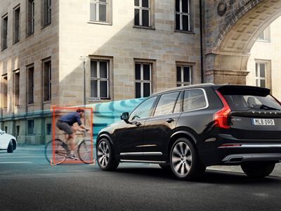 Volvo Cars ja POC kehittävät maailman ensimmäisen auton ja pyöräilykypärän välisen törmäystestin