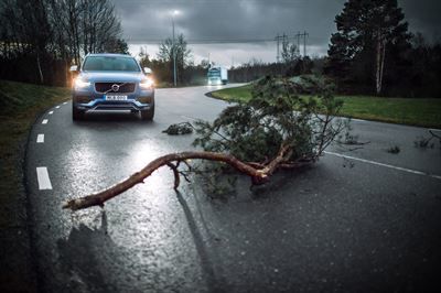 Volvo Cars ja Volvo Trucks jakavat reaaliaikaisia ajoneuvotietoja liikenneturvallisuuden parantamiseksi