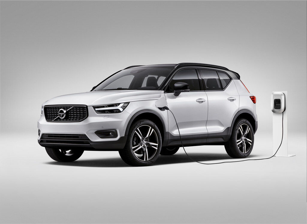 Volvo esittelee lataushybridin XC40-mallistoon