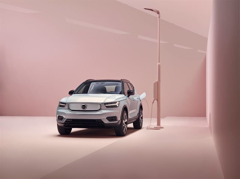 Volvo julkistaa Volvo XC40 Recharge -sähköauton osana uutta sähköistettyä automallistoa