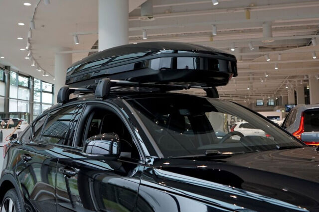 Suksiboxi + taakkatelineet 1 100 €